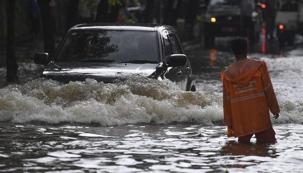 Terowongan Tol Cikunir Direndam Banjir Jakarta, Aktivitas Kendaraan Lumpuh