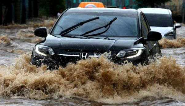 Soal Mobil Listrik Pasti Amankah Untuk Menerobos Banjir? Simak Penjelesannya!