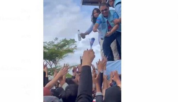 Viral Ketua TKD Prabowo-Gibran Bagi-bagi Uang di Parepare, Bawaslu Bergerak Mengusut