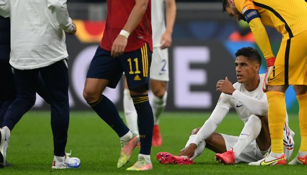 Darurat! Raphael Varane Cedera, Manchester United Krisis Bek Tengah