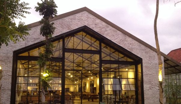 Epic Coffee Jogja : Ngopi Santai dengan Suasana Kebun yang Rindang