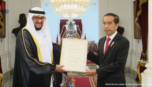 Kerennya Presiden Jokowi: Dapat Penghargaan Internasional Imam Hasan bin Ali dari Uni Emirat Arab