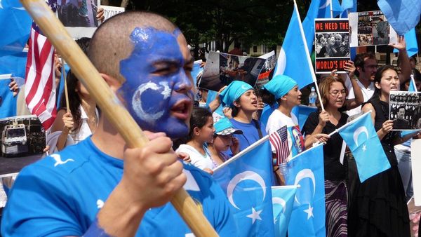 Ratusan Muslim Uighur di Turki Serukan Boikot: Olimpiade Ini Bukan di Atas Salju, Tapi di Atas Darah