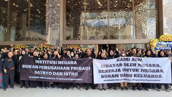 Ratusan ASN Demo Mendikti Saintek Satryo, Dituding Suka Tampar dan Main Pecat