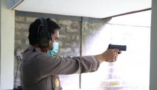 <i>Dar Der Dor</i>, Polisi Latihan Tembak Biar Gak Salah Nembak