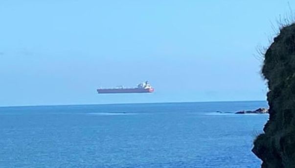 Begini Penjelasan Ilmiah Foto Aneh Kapal Melayang di Lepas Pantai Inggris