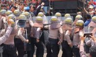 Aksi Demo Mahasiswa di Depan Balai Kota DKI Jakarta Berujung Ricuh, 7 Polisi Terluka dan 93 Orang Ditangkap