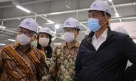Luhut Kunjungi Pabrik Mobil Listrik Hyundai di Bekasi dan Sampaikan Apresiasinya