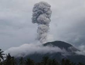 Gunung Ibu Erupsi Pagi Ini, Abu Vulkanik Membumbung Setinggi 4 KM