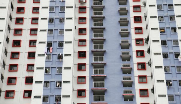 Stres Suami dan Anaknya Dipenjara, Wanita Singapura Lempar Panci dan Monitor dari Apartemen Lantai 12
