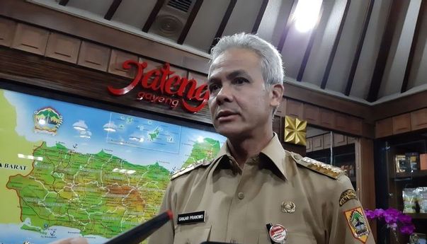 Berita Jateng: Ganjar Pranowo Sayangkan Pemkab Rembang  Abai Soal Bendera Merah Putih di Alun-alun