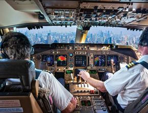 Kisah tentang Kode “Mayday” yang Diucapkan Pilot Ketika Pesawat dalam Kondisi Darurat