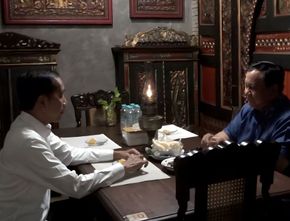 Makan Malam Bersama Jokowi di Angkringan Solo, Prabowo Sebut Tak Bahas Politik