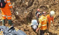 Tim SAR Evakuasi 2 Jenazah Korban Gempa Cianjur, Ditemukan Tertimbun Tanah Sedalam 7 Meter