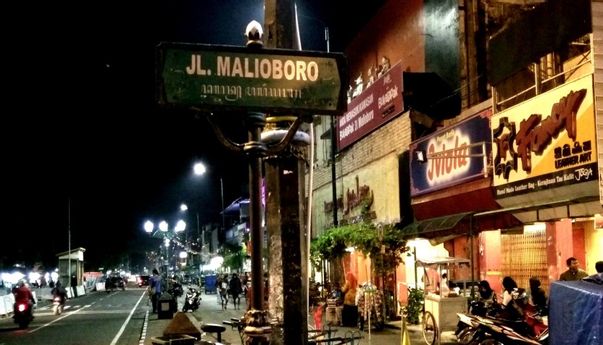 Mulai Hari Ini Sejak Pukul 6 Sore Kendaraan Bermotor Tak Boleh Lewat Malioboro
