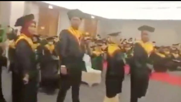 Masih Pandemi 2 SMA di Mojokerto Malah Gelar Wisuda, Akhirnya Dibubarkan Polisi