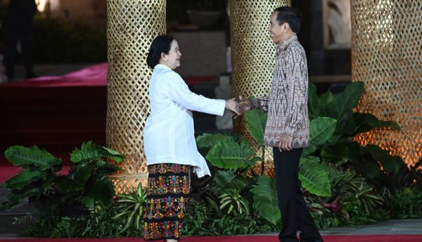 Momen Puan Maharani Berbincang Hangat dengan Jokowi sebelum Gala Dinner WWF ke-10 di Bali