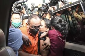 KPK Sita Moge Triumph 1.200 Cc hingga Rumah dan Kosan Milik Rafael Alun