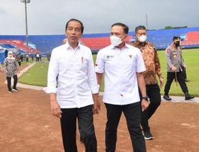 Tinjau Langsung Keadaan Stadion Kanjuruhan, Iwan Bule Puji Presiden Jokowi