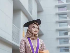 6 Inspirasi Kebaya Baju Wisuda Wanita Terpopuler