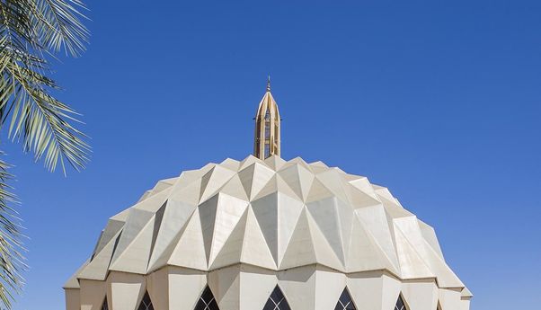 Menikmati Sejuknya Masjid Berbentuk Durian di Tengah Panasnya Sudan