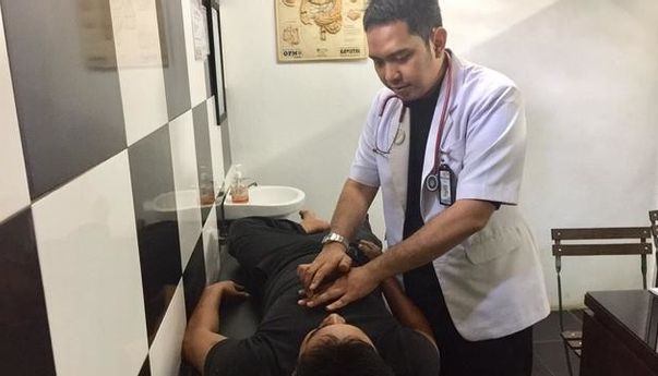 Deretan Dokter Berhati Mulia yang Kerap Memberikan Pelayanan Gratis Kepada Pasien