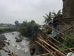 Berita Terkini: 8 Rumah Ambruk dan 30 Jiwa Mengungsi Akibat Longsor di Purwokerto