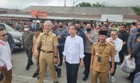 Momen Jokowi Semobil dengan Ganjar Kunjungi Pasar di Boyolali, Disambut Antusias Warga
