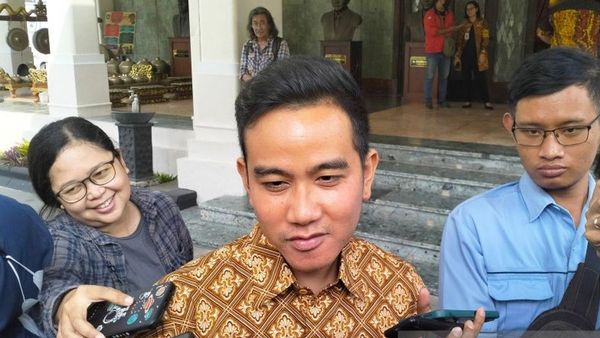 Gibran Tak Diundang Deklarasi Cawapres Ganjar, Nonton Secara Daring