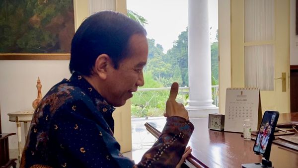 Melalui Video Call, Jokowi ke Greysia Polii/Apriyani Rahayu: Saya Tunggu di Istana!