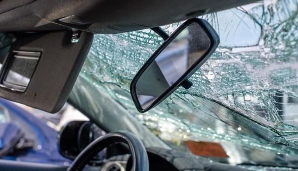 Terlibat Kecelakaan Tunggal, Bus Pengangkut Pasien Covid-19 Terguling di Tol Jagorawi