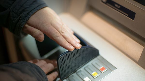 Mau Cek Saldo atau Tarik Tunai di ATM Link? Maaf, Sekarang Tak Lagi Gratis