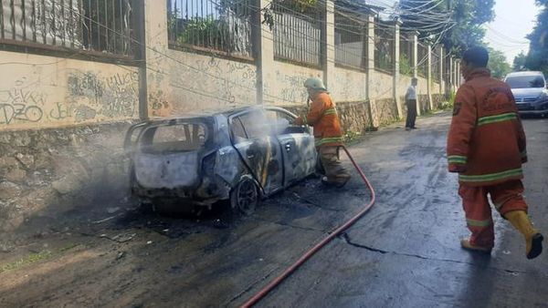 Mobil Meledak dan Terbakar di Depok, Dugaan Sementara Arus Pendek Listrik
