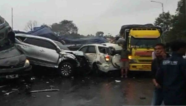 Update Kecelakaan Beruntun Tol Cipularang, 1 Orang Tewas dan 29 Orang Luka-luka