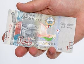 Mengejutkan! Mata Uang Termahal Bukan Poundsterling, tapi Dinar Kuwait