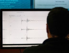 EWS IoT: Alat Deteksi Gempa Dua Minggu Sebelum Kejadian karya UGM