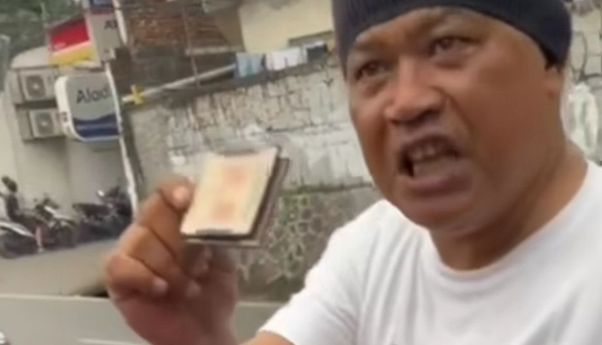 Viral Pria Tak Terima Ditegur karena Merokok Saat Berkendara, Ngaku Polisi Sambil Tunjukkan KTA