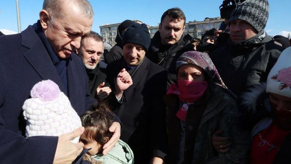 Erdogan Kunjungi Zona Gempa di Tengah Keluhan Lambatnya Pertolongan, Pastikan Operasi Berjalan Normal
