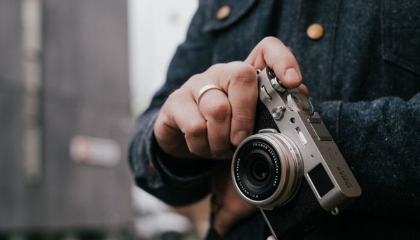 Liburan? Abadikan dengan Kamera Fujifilm X100V