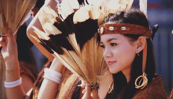 Jurus Pemikat Mematikan yang Ada pada Wanita Suku Dayak