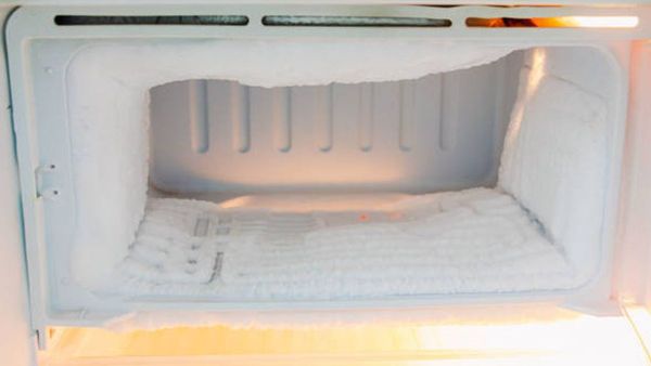 Bunga Es di Freezer Cepat Muncul? Ini 3 Penyebabnya