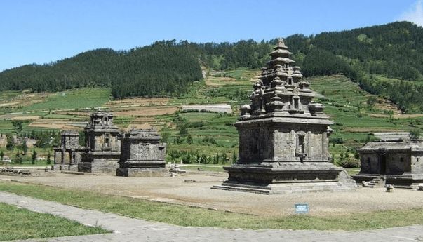 Berita Jateng: Diperkirakan Ada Sekitar 400 Candi Hindu di Dataran Tinggi Dieng