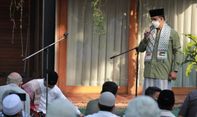 Pakai Sorban Bendera Palestina Saat Salat Id, Anies Baswedan Dipuji Warganet