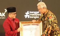 Ganjar Pranowo Terima Penghargaan Reformasi Birokrasi dari KemenPAN-RB karena Permudah Layanan Publik