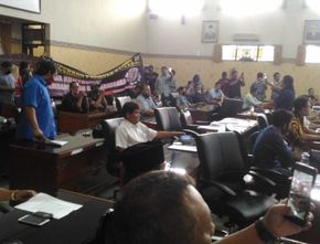 Berita Jateng: Tak Transparan, Ratusan Kontraktor Sambangi Kantor DPRD Banjarnegara