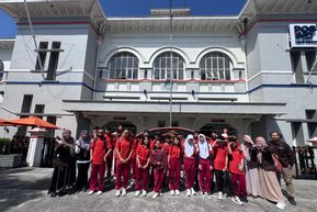 Siswa SMP Labschool UNY Ikuti Edutrip BI DIY dan Kantor Pos Besar Yogyakarta