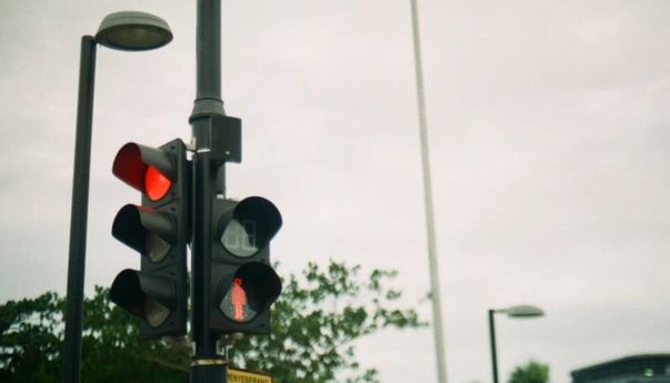 Serem Banget, Beginilah Bentuk Lampu Lalu Lintas Pertama di Dunia