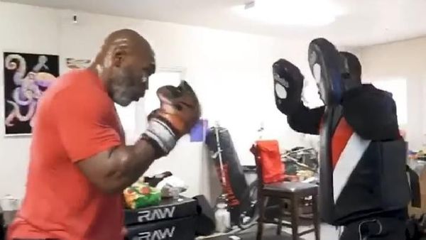 Tetap Gahar di Usia 53 Tahun, Ini Kesaksian Pelatih Usai Terima Tinju Mematikan Mike Tyson