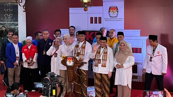 Resmi Daftar Pilkada Jakarta, Ridwan Kamil Berencana Temui The Jakmania: Kita Akan Dukung