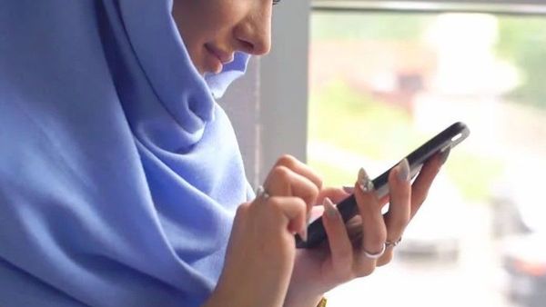 Warga Indonesia Peringkat Kedua Dunia Soal Akses Smartphone, Sampai 5 Jam Per Hari
